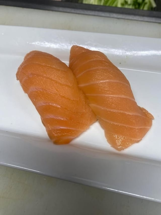 Salmon Nigiri 2pcs.