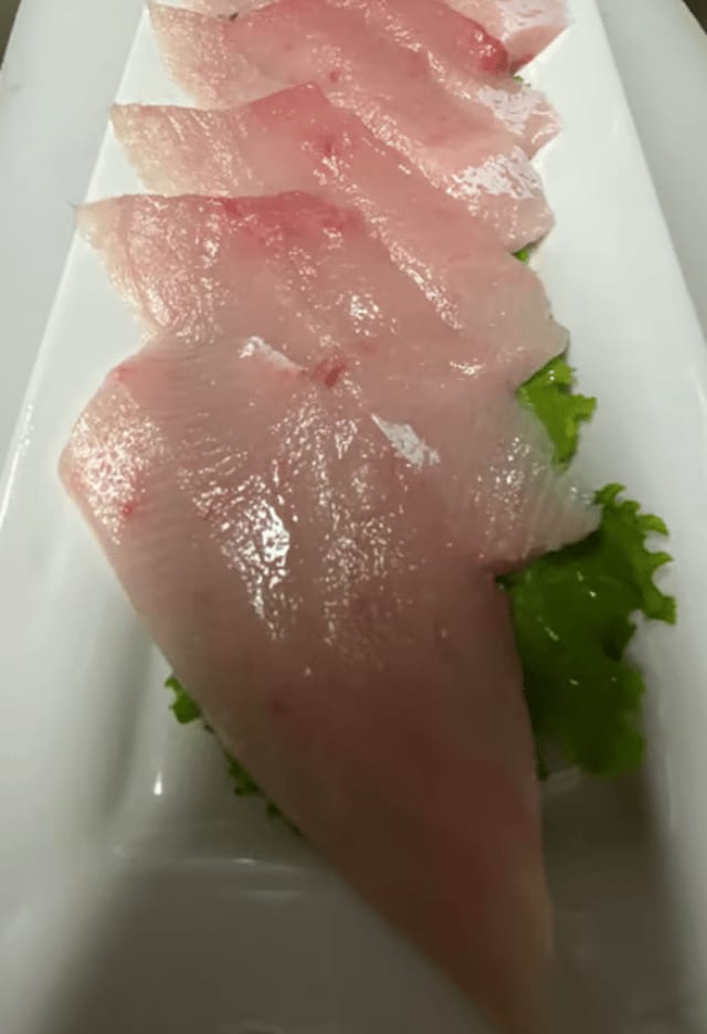 Yellowtail Sashimi 6pcs.