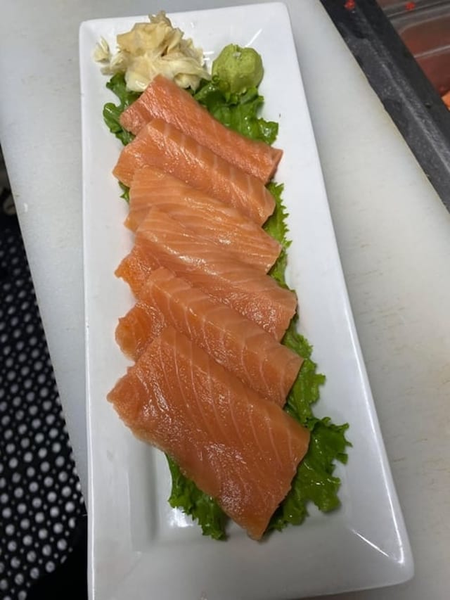 Salmon Sashimi 6pcs.