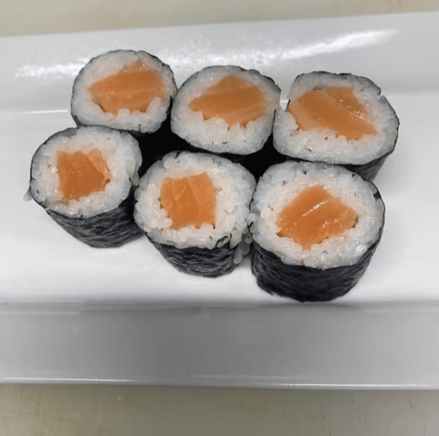 Salmon Roll 6pcs.