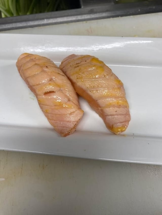 Seared Salmon Nigiri 2pcs.