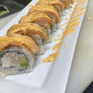 Seared Salmon Roll (10pcs)